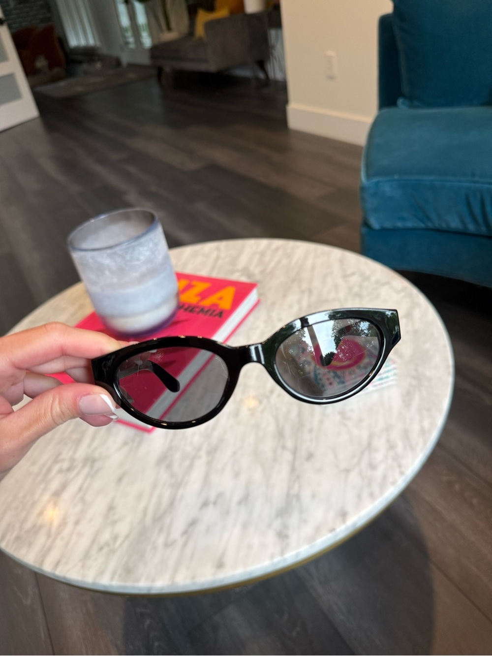 Women’s Black Cat-Eye Sunglasses - Stylish UV Shades